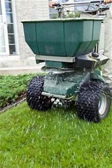 Fertilizer Spreading Machine