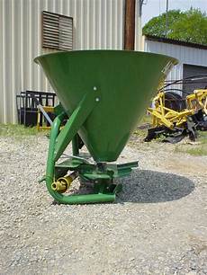 Pulled Type Fertilizer Spreader